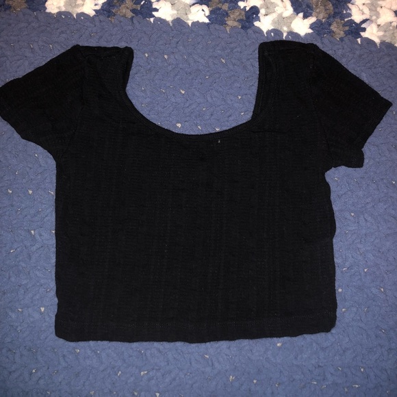 Black crop top - Picture 1 of 4
